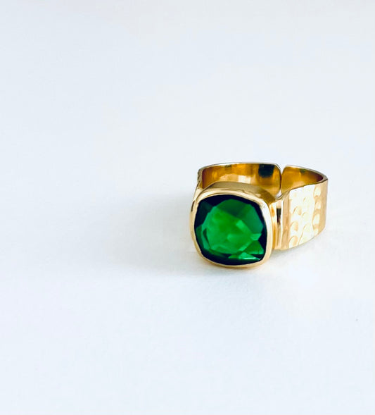Emerald quartz ring