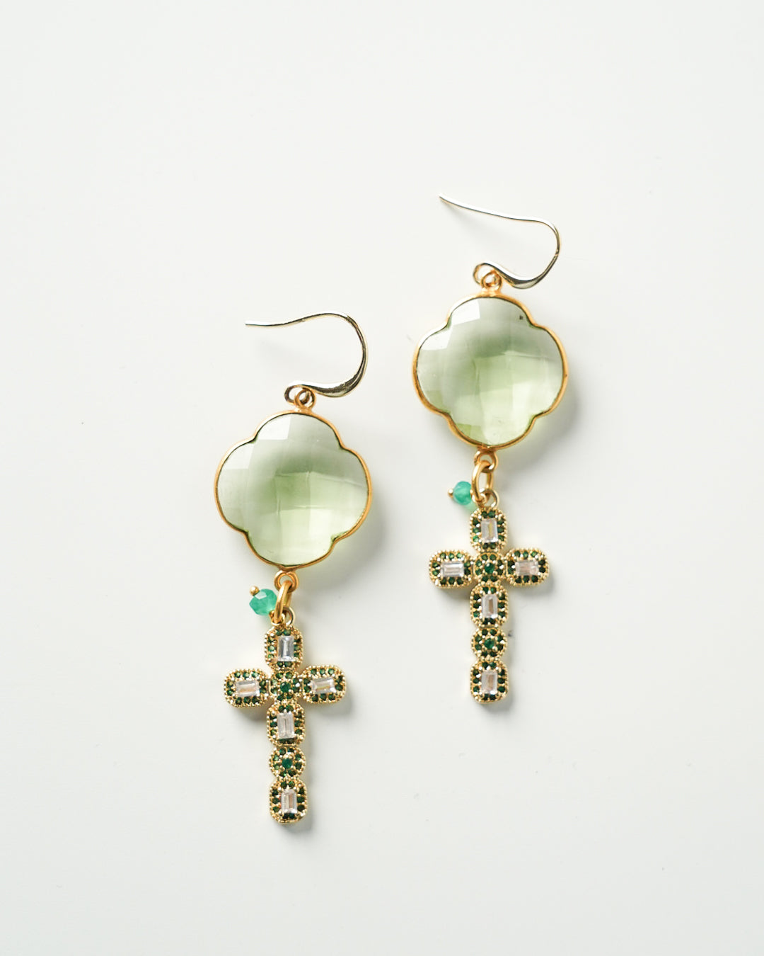 Green crossed clover