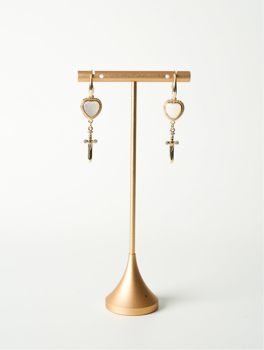 Pearl love dagger