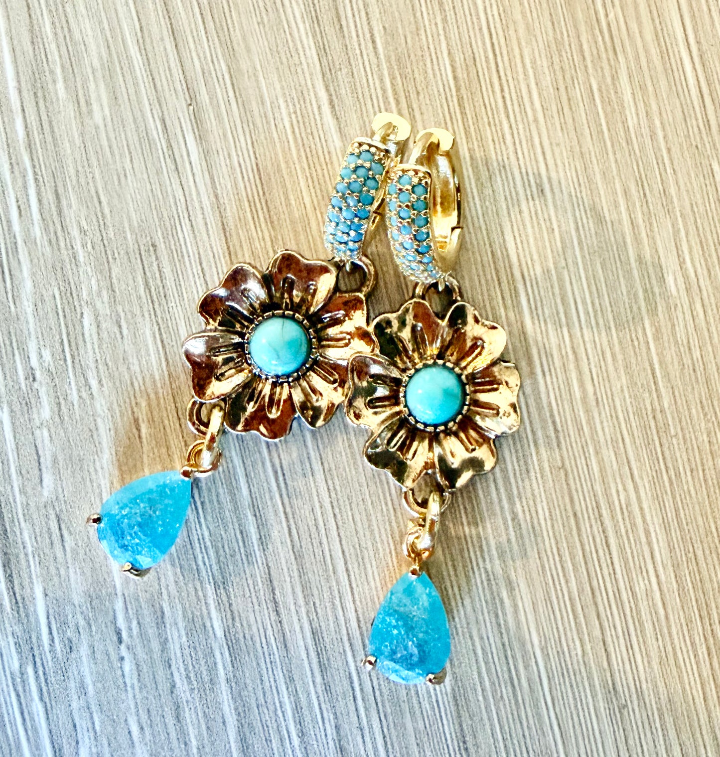 Turquoise Flower huggies
