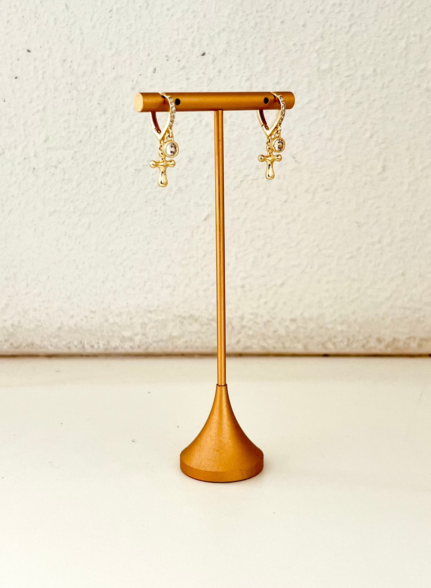 Double cross Huggies