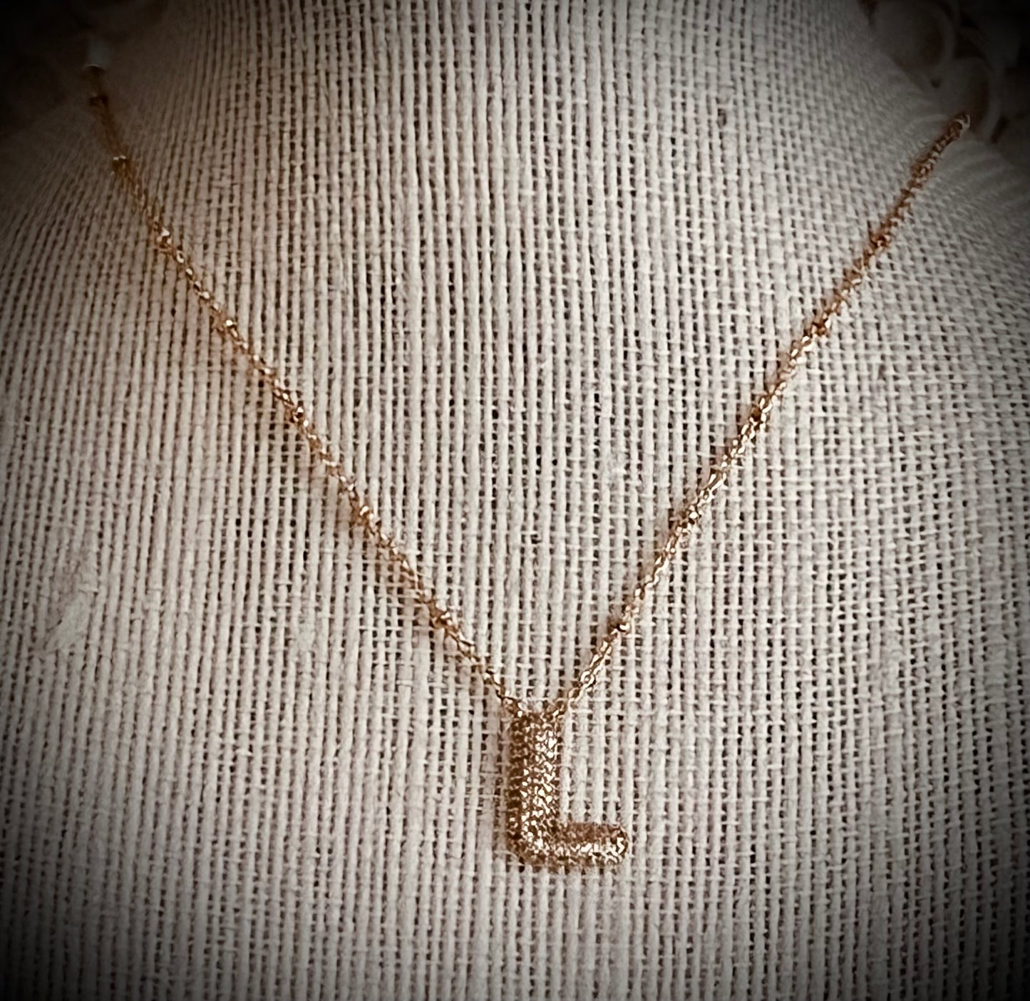 Initial necklace L