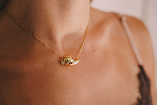 Gold teardrop necklace