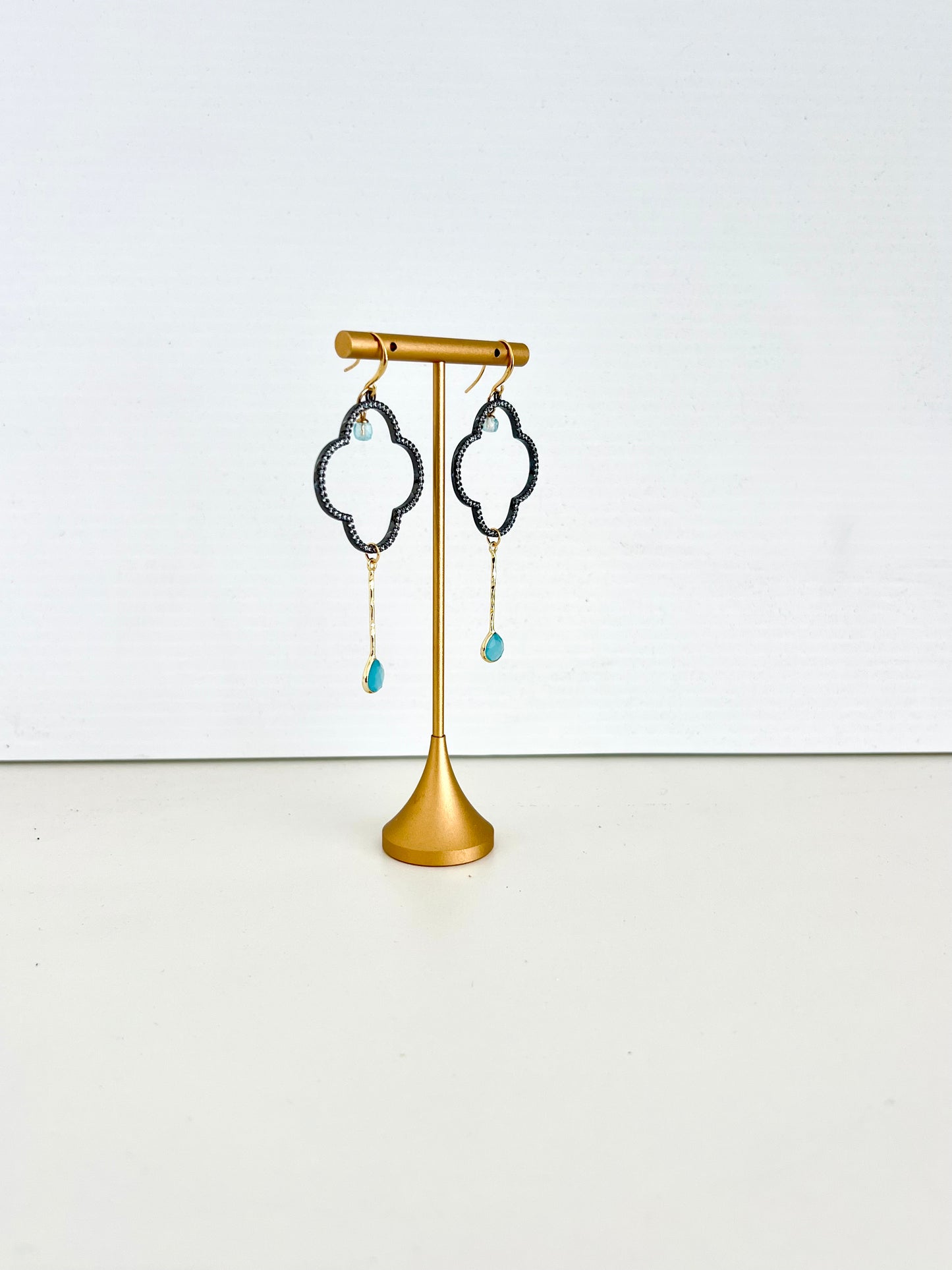 Capri chalcedony clover