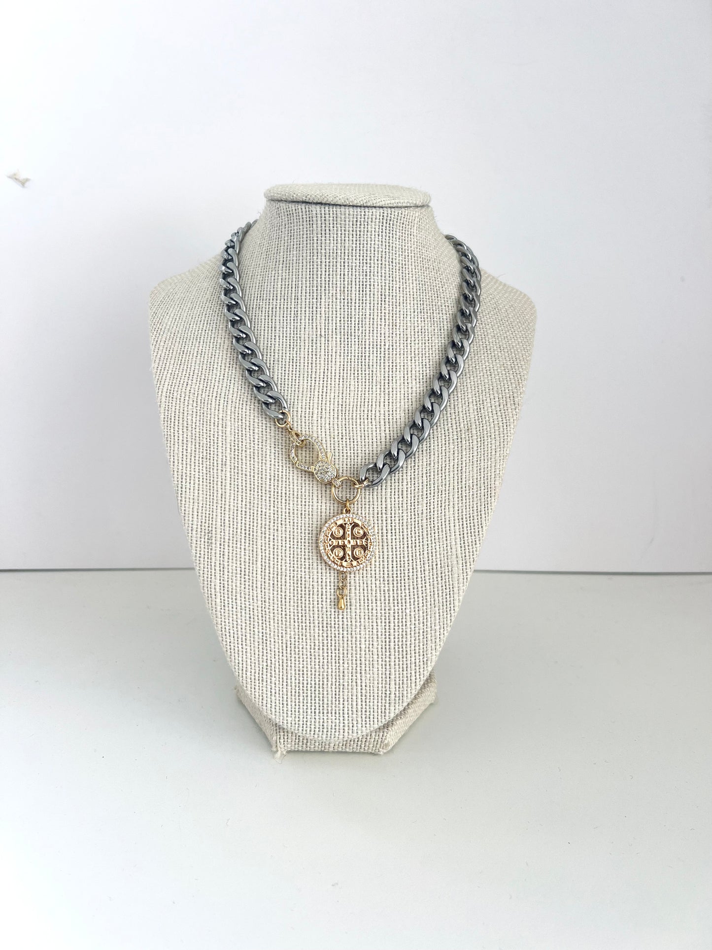 Mixed medium necklace