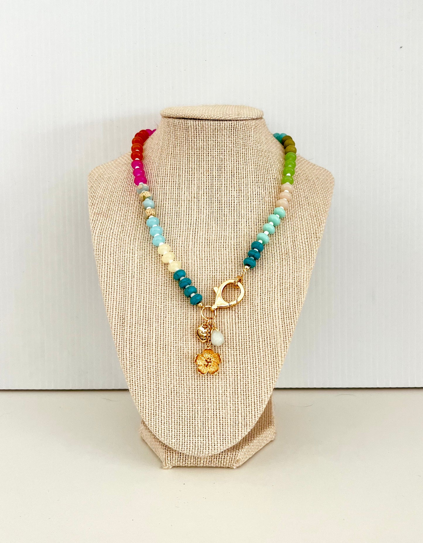 Colour beaded necklace with flower