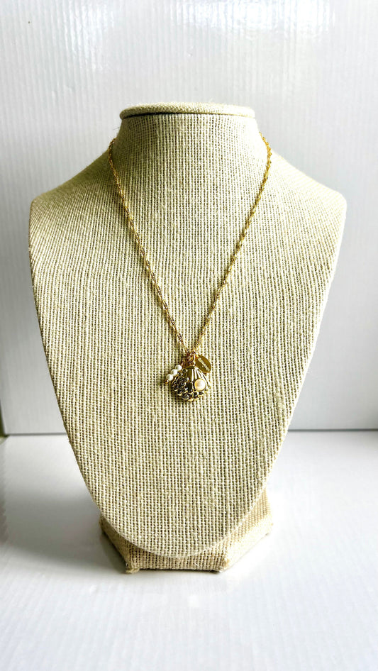 18K gold-plated shell charm necklace with luminous pearl features and adjustable chain – view 2
